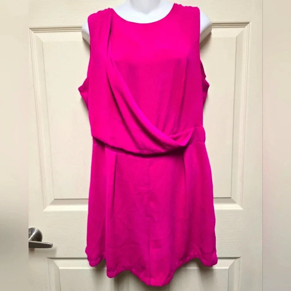 Women’s Romeo + Juliet Couture Fuchsia Hot Pink Romper Sz Large - Picture 1 of 15